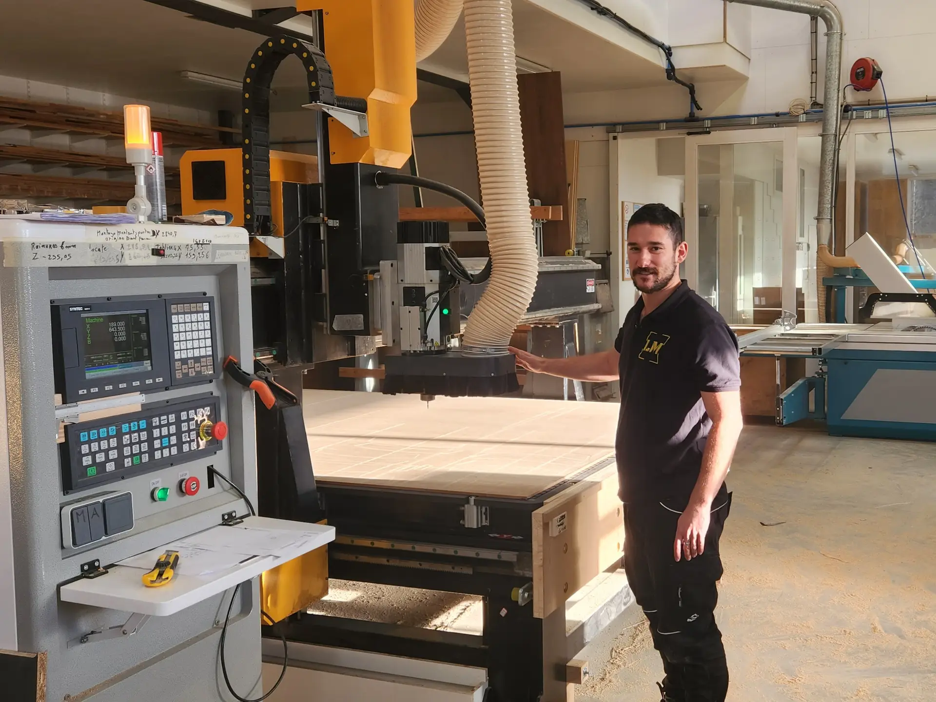 تدريب على ماكينة تفريز CNC للتعشيق (Nesting) من LUQUE Machines