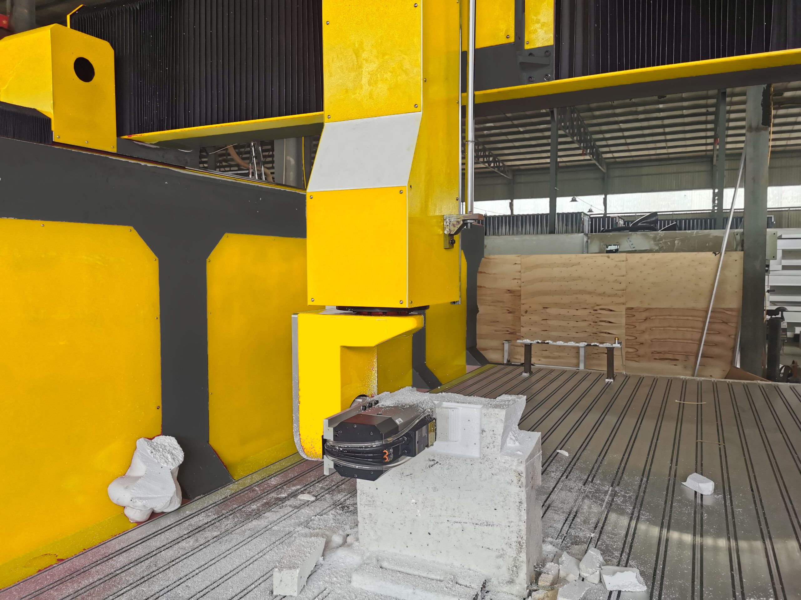 usinage fraiseuse cnc à portique 5 axes sur-mesure LUQUE Machines