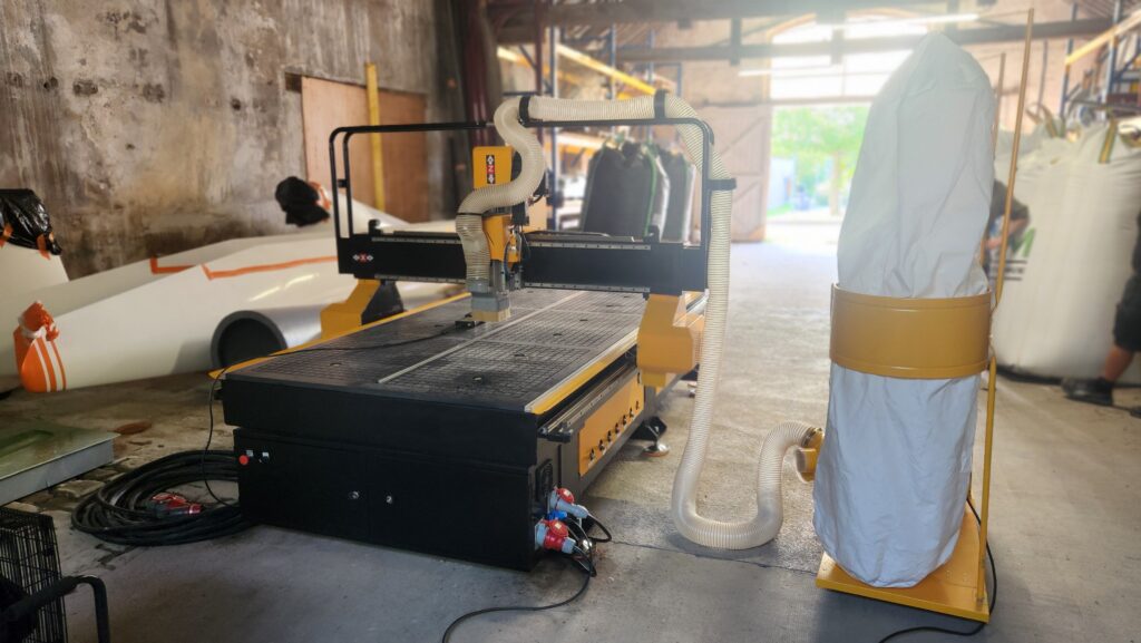 LUQUE Machines fraiseuse cnc 1300 x 2500 mm L1325