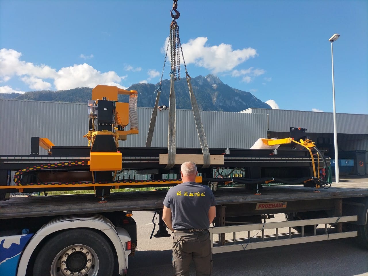 manutention déchargement machine LUQUE