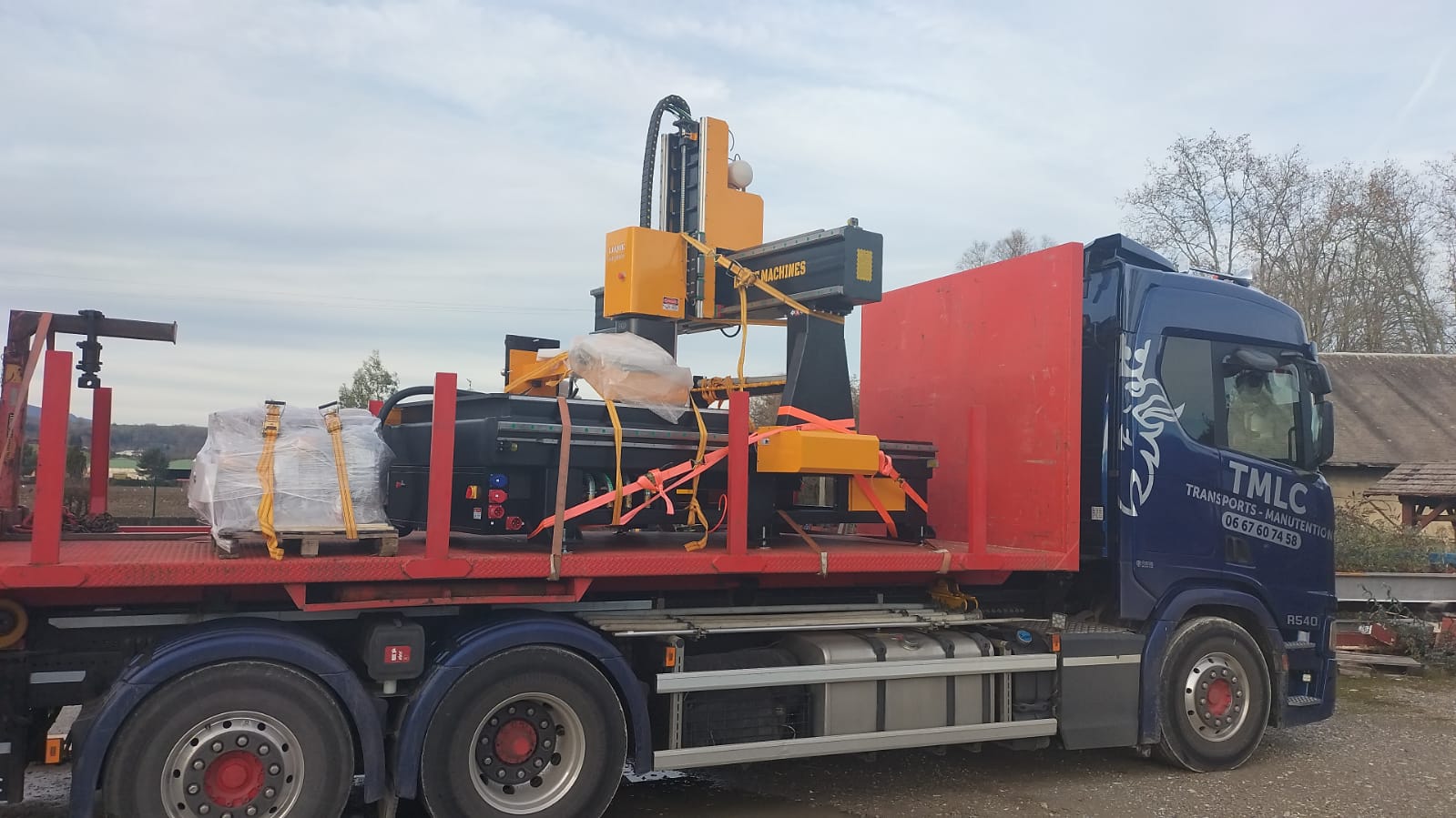 transport camion grue machine fraiseuse cnc LUQUE Machines