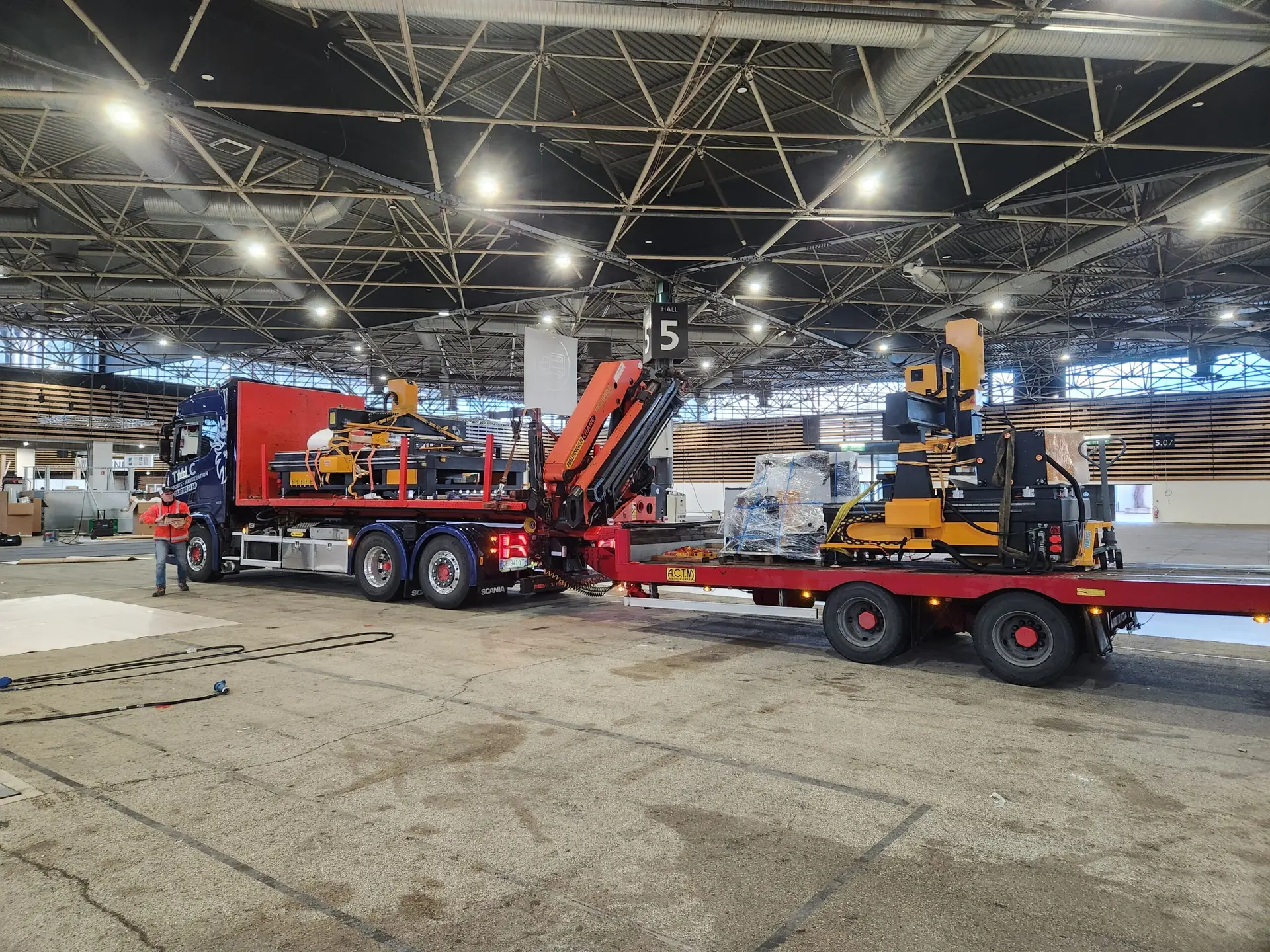 transport livraison fraiseuse cnc LUQUE Machines